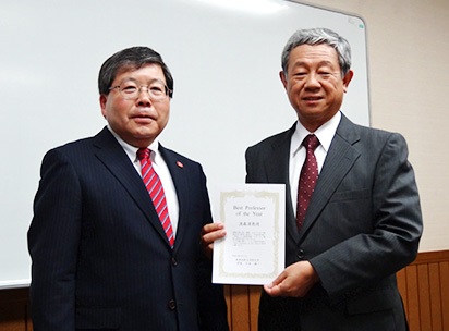 Professor Kiyoshi Sakamori and President Seiichi Kawata