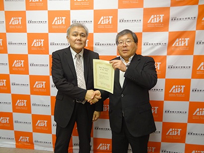 Professor Hiroyuki Ikemoto and President Seiichi Kawata